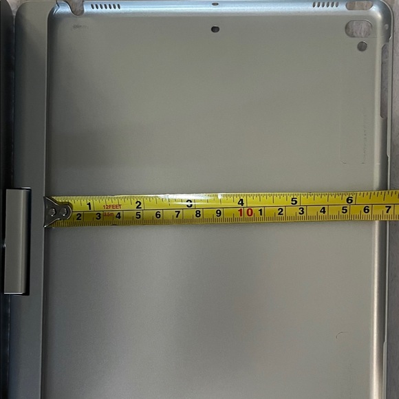 NEW Silver Tablet/iPad Case With Wireless Bluetooth Keyboard - Picture 8 of 8